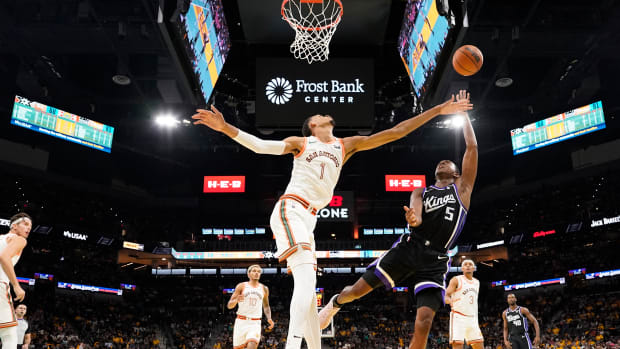 Nov 17, 2023; San Antonio, Texas, USA; Sacramento Kings guard De'Aaron Fox (5) shoots over San Antonio Spurs forward Victor Wembanyama (1) during the second half at Frost Bank Center. Mandatory Credit: Scott Wachter-USA TODAY Sport